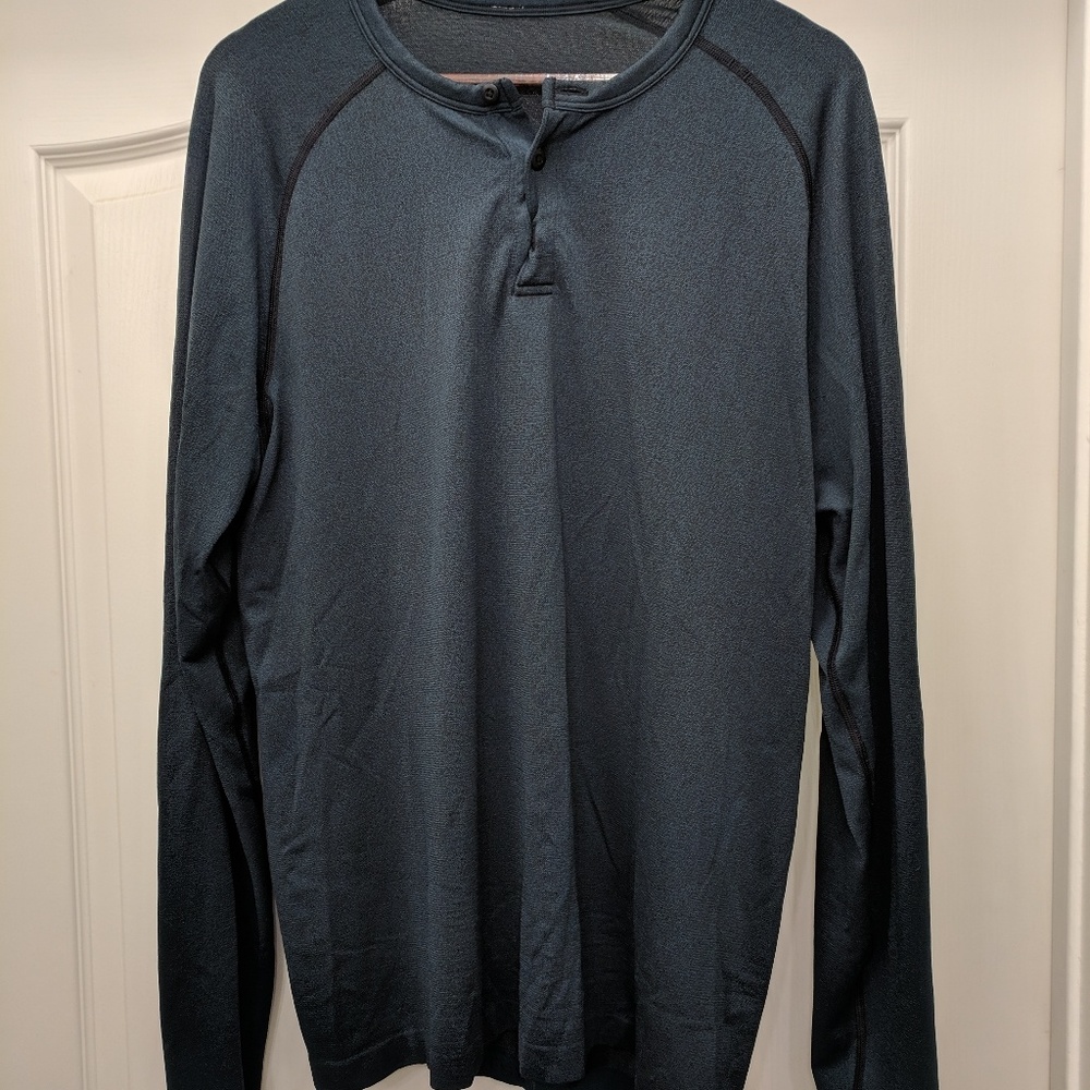 Lululemon metal vent tech henley
